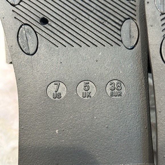 Tassel faux leather slip on slides women’s size 7 classic black summer sandals - Picture 7 of 9